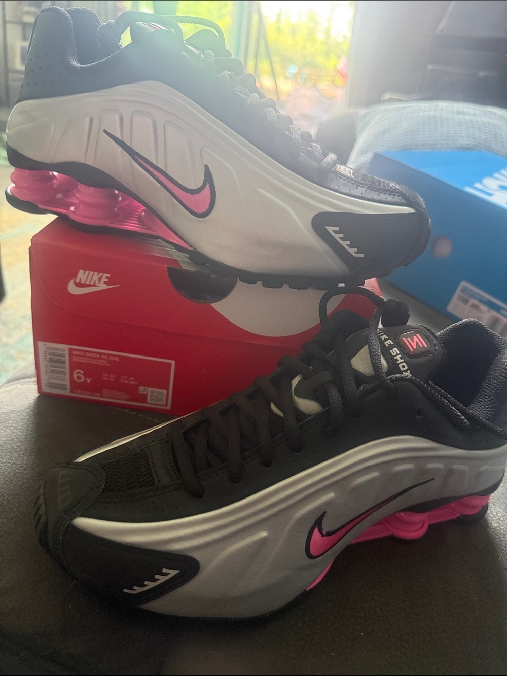 Nike Shox R4 (GS) Black Metallic Silver and pink -NWB size 7.5 women’s/6 youth